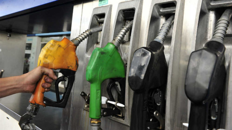 El consumo de combustibles retrocedió en julio