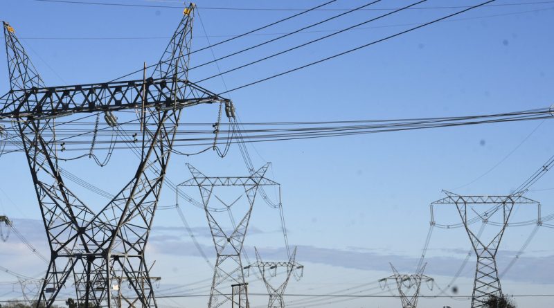 El Gobierno consiguió US$ 356 millones con la venta de la mayor red de transmisión del país El Gobierno consiguió US$ 356 millones con la venta de la mayor red de transmisión del país