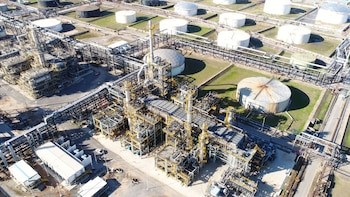 Las refinerías argentinas rediseñan sus plantas