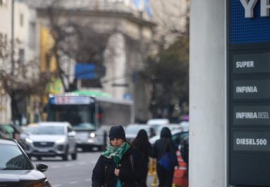 Postergan la suba de impuestos a los combustibles tras los aumentos de las naftas