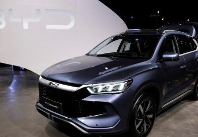 Marca de autos eléctricos analiza invertir en una fábrica de baterías de litio